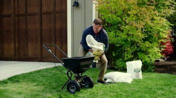 Pennington Lawn Booster TV commercial - Lush Lawn