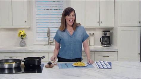 Perdue Farms Fresh Cuts TV Spot, 'Ion Television: Cheesy Chicken Pretzel Skillet' Featuring Lauren O'Quinn featuring Lauren O'Quinn