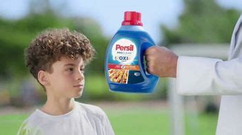 Persil ProClean OXI TV Spot, 'Fútbol' con Peter Hermann featuring Peter Hermann