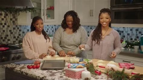 Pillsbury TV Spot, 'Freeform: Pizza Crescent Rolls' Featuring Chloe Bailey, Halle Bailey featuring Chloe Bailey