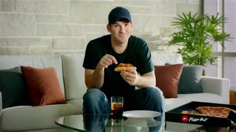 Pizza Hut Triple Cheese Covered Stuffed Crust TV Spot, 'Play' Ft. Tony Romo featuring Tony Romo