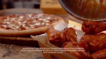 Pizza Hut WingStreet TV Spot, 'Pub Trivia' Featuring Scott Van Pelt featuring James Skinner