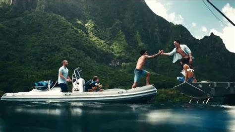 Polo Ralph Lauren Deep Blue TV commercial - Sumérgerte con Simon Nessman, canción de Ruelle