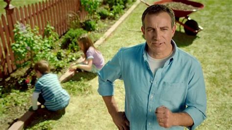 Preen Mulch Plus TV Spot, 'Building Character'