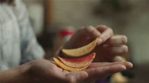 Pringles TV Spot, 'Aparato triste' featuring Karina Junker