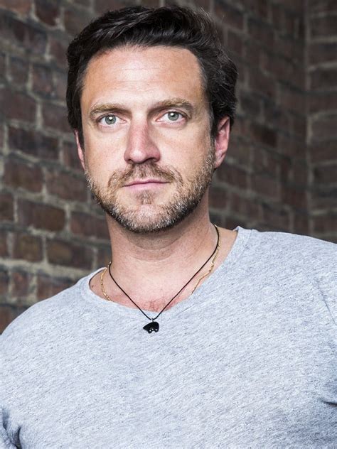 Raúl Esparza photo