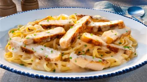 Red Lobster Cajun Chicken Linguini Alfredo logo