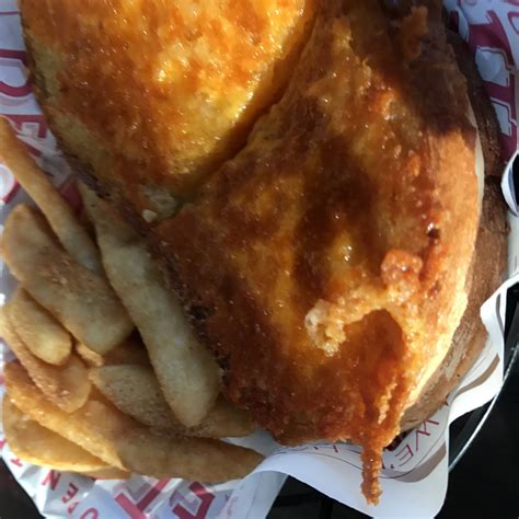 Red Robin Four Cheese Melt logo