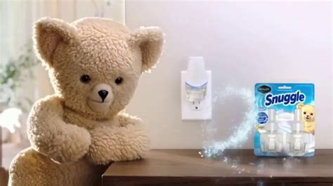 Renuzit Snuggle Air Fresheners TV Spot, 'Smell Good Welcome'