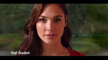 Revlon PhotoReady Candid TV Spot, 'Boldest Act' Featuring Gal Gadot, Ashley Graham, Adwoa Aboah featuring Gal Gadot