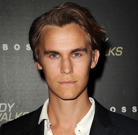 Rhys Wakefield photo