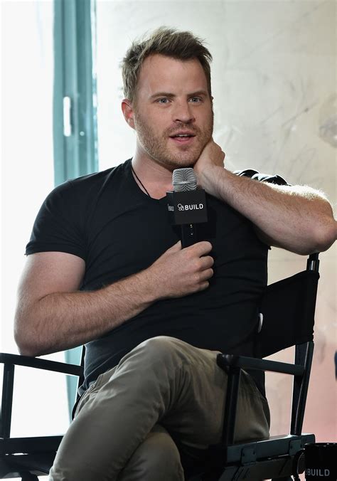 Robert Kazinsky photo