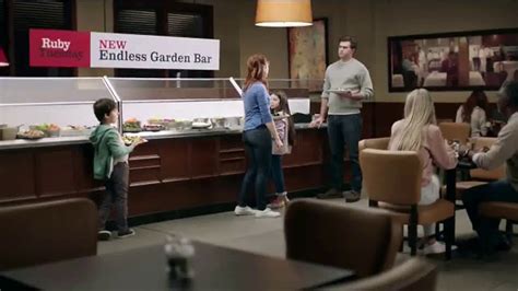 Ruby Tuesday Garden Bar TV Spot, 'Get Creative' featuring Kristin Lennox