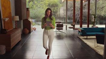 Samsung Galaxy Tab S5e TV Spot, 'Pass It On' Song by France Gall featuring Aundrea Smith