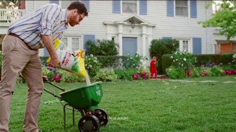 Scotts Turf Builder Weed & Feed TV Spot, 'Evil Weeds'