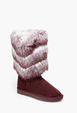 ShoeDazzle Taebrell Fuzzy Bootie logo