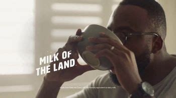 Silk Original Oat Milk TV commercial - Ribbon-Worthy Creaminess