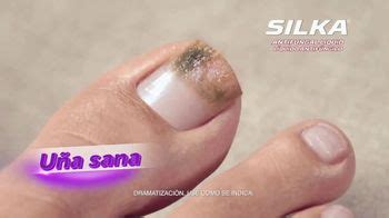 Silka Antifungal Liquid TV Spot, 'Escondiendo los dedos de los pies'