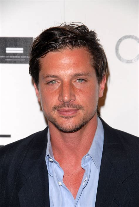 Simon Rex photo