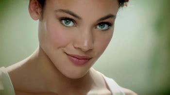 Simple TV Spot, 'City Skin Range'