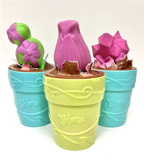 Skyrocket Toys Blume Flowerpot Girl Nori logo