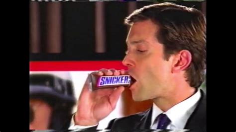 Snickers TV commercial - El noticiero