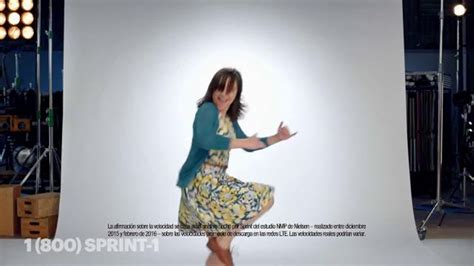 Sprint TV Spot, 'Danza de celebración: obtén un iPhone gratis'