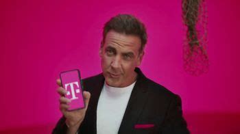 T-Mobile TV commercial - Red de la selva con Carlos Ponce
