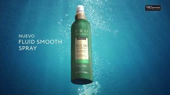 TRESemmé Fluid Smooth Spray TV Spot, 'Gotas de coco natural'