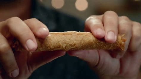 Taco Bell Rolled Chicken Tacos TV Spot, 'Sunset Heart Hands'