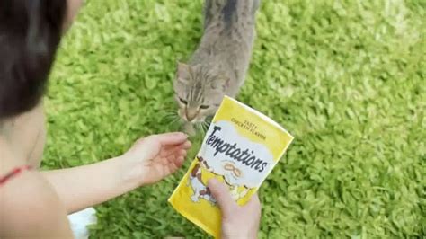 Temptations Cat Treats TV Spot, 'Caminar sobre el agua' created for Temptations Cat Treats