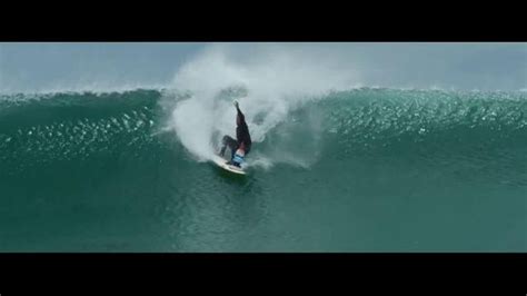 Travelocity TV Spot, 'Surfing'