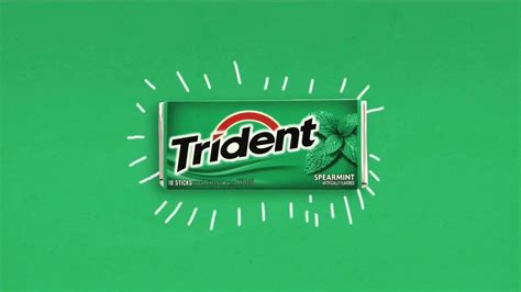 Trident Spearmint TV Spot, 'Skinny Dipping'