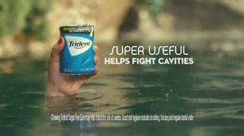 Trident Unwrapped TV Spot, 'Chewing Hands'