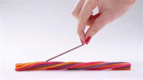 Twizzlers Pull 'n' Peel TV Spot, 'Strings'