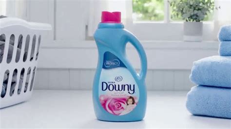 Ultra Downy TV Spot, 'A medio lavar' created for Downy