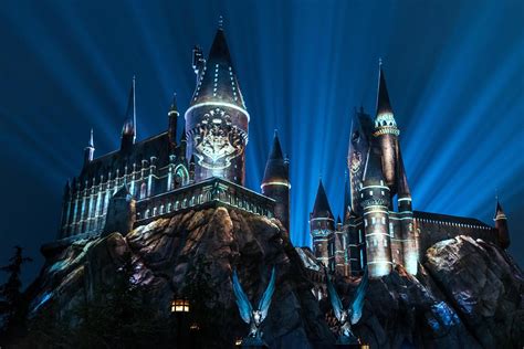 Universal Studios Hollywood TV commercial - Nighttime Lights at Hogwarts Castle