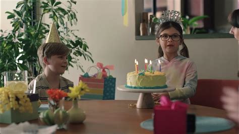 Valspar Reserve TV Spot, 'Overly Protective'