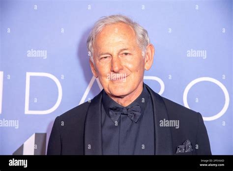 Victor Garber photo