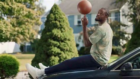 Vroom.com TV Spot, 'Detailed Listings' Featuring Julius Randle