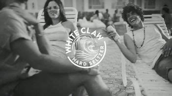 White Claw Hard Seltzer TV commercial - Fiesta en la piscina canción de Monica Lionheart