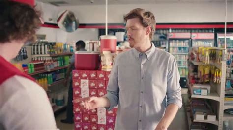 Yahoo! Sports Daily Fantasy TV Spot, 'Convenience Store'