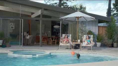 thinkThin TV Spot, 'Pool'